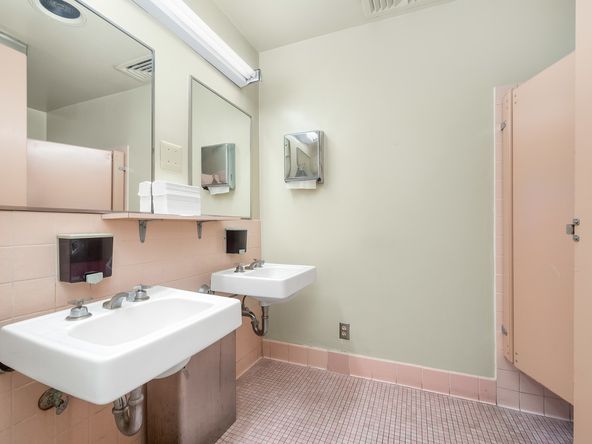Office Space Available in Excellent Condition & Move-In Ready : 1221 Van Ness Ave, Fresno, CA 93721